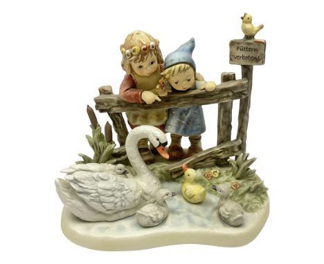 Large Hummel figure group by Goebel, Forever Friends, limited edition 697 of 1000, H28cm