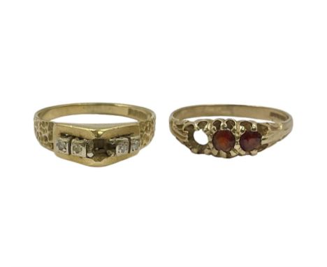 18ct gold diamond ring and a 9ct gold garnet ring, both hallmarked Condition Report:18ct approx 3.65 grams, 9ct approx 1.64 g