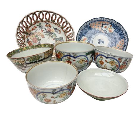 19th century and later Chinese ceramics, to include footed bowl, with hand painted floral and foliate decoration, with pierce