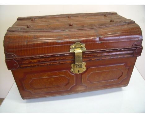 Small Victorian tin trunk with brass lock stamped E.Bates patent 2552W.Hampton (55cm x 38cm x 36cm)