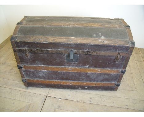 19th/20th C wooden slated dome top trunk (width 87cm)