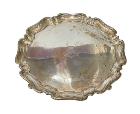 Silver salver with crest of 5th Batt, The Hampshire Regt, Sheffield 1904, 21.5cm diameter.