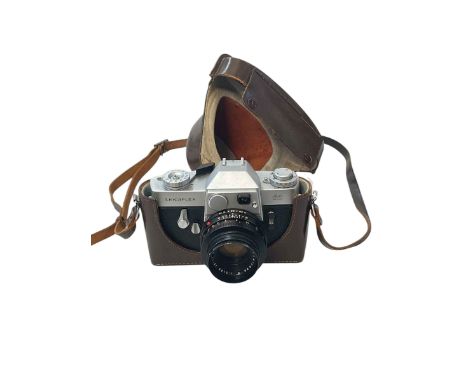 Leitz Leicaflex camera and lense, SUMMICRON-R 1:2/50, no 2136425.