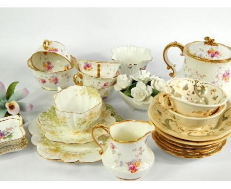 An Aynsley porcelain part tea service, decorated with flowers, early 20thC, four Royal Crown Derby Old Derby Posies pin dishe