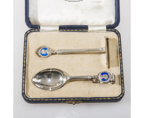 A CASED SILVER CHRISTENING SET BY WILLIAM HAIR HASELER, Birmingham 1936, comprising pusher and spoon, the terminals decorated