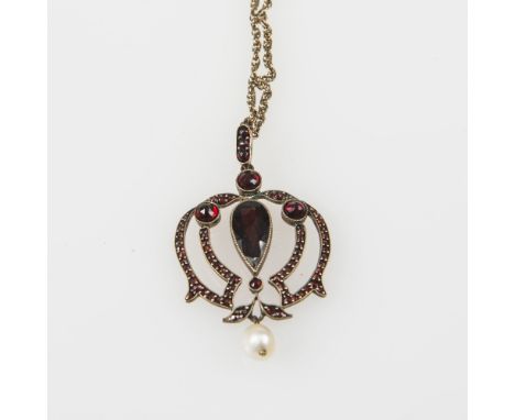 A GARNET PENDANT IN THE ART NOUVEAU TASTE, suspending a natural freshwater pearl, mounted in (unmarked) yellow metal, on a tr