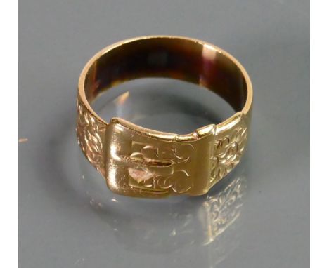 9ct gold gents Buckle ring: Size Z-2, 8g.