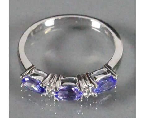 18ct gold ladies ring set with 3 Sapphires and Diamonds: Size N 3.3g.