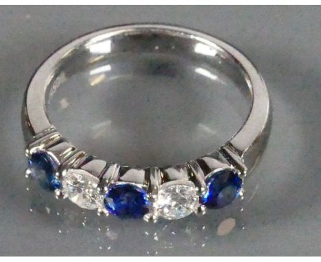 Platinum ladies Sapphire and Diamond ring: Size I/J, 5.5g.