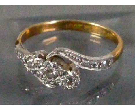 18ct gold &amp; platinum Diamond ring: Size L, 2.4g.
