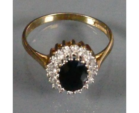 9ct gold ladies Sapphire &amp; Diamond ring: Size P/Q, 2.7g.