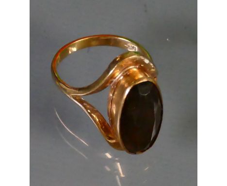 9ct ladies dress ring set with large oval brown stone: Size R, 6.7g.