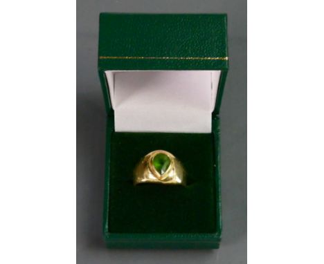 18ct heavy pear shaped Tourmaline set ring:  Weight 14 grams, UK size Q.                                   