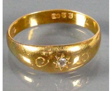22ct ring set with a Diamond: 3.5g.
