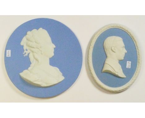 Wedgwood large round blue portrait plaques of a lady &amp; King George VI 1937: Diameter of largest 15cm. (2)
