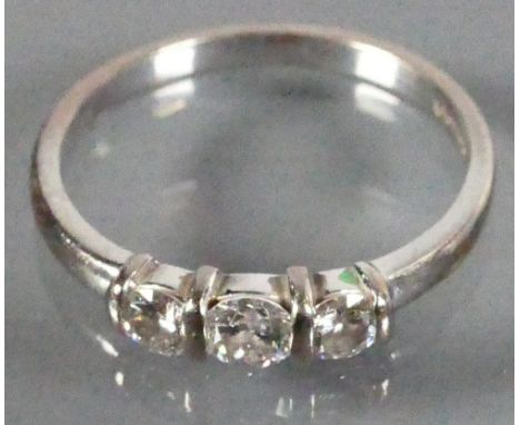 18ct white gold 3 stone diamond ring: Size N 2.5g.  Spread gauge size of stones 1 x 20pts 2 x 10 pts - 0.4ct in total. 