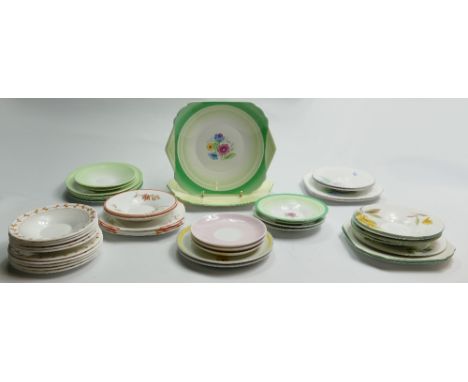 Selection of Shelley to include: Regent saucers, side plates and bread and butter plates, 25 saucers, 16 side plates, 2 bread