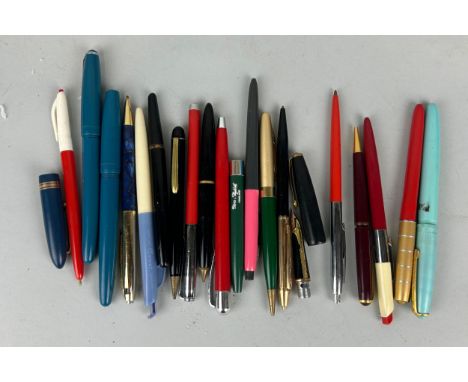 A COLLECTION OF ASSORTED VINTAGE FOUNTAIN PENS 