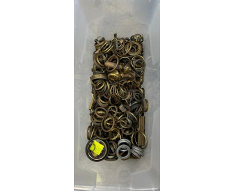 ARCHITECTURAL SALVAGE: A LARGE COLLECTION OF MOSTLY ANTIQUE BRASS CURTAIN POLE RINGS (QTY) 
