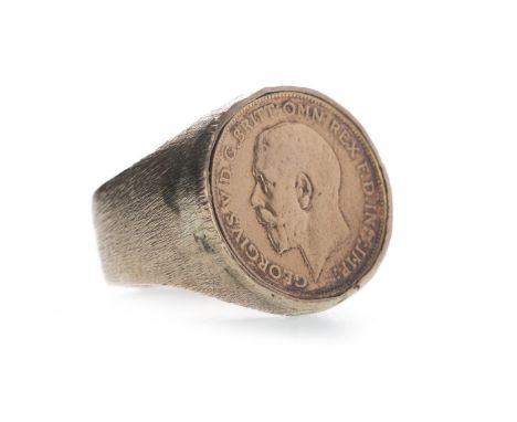KING GEORGE V (1910 - 1936) GOLD HALF SOVEREIGN RING, size R, unmarked, 27.9g