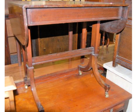 An Edwardian walnut ledgeback single drawer side table, width 91.5cm. together with mahogany drop flap sofa table (2)