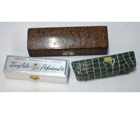 A Goulding & D'Almaine ivory mounted boxwood clarinet with brass keys to/w three boxed Hohner harmonicas Condition Report Ivo