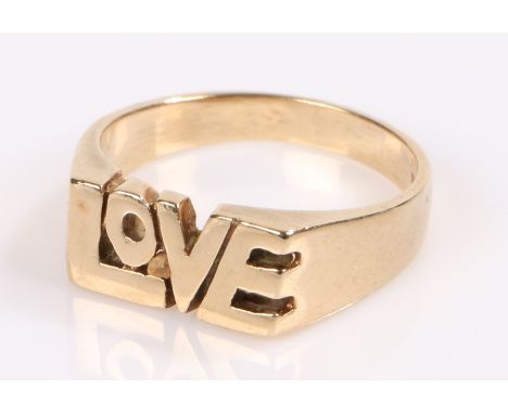 9 carat gold ring, with the word LOVE, 4.8 grams