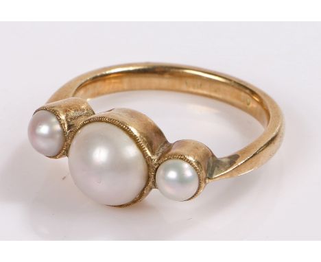 Yellow metal ring, with three pearls to the head, rubbed marks, 4 grams