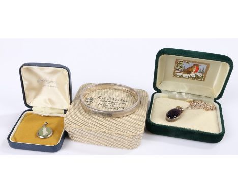 Silver jewellery, to include a bangle, a pendant necklace and a Wedgwood pendant