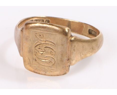 9 carat gold signet ring, 2.9 grams