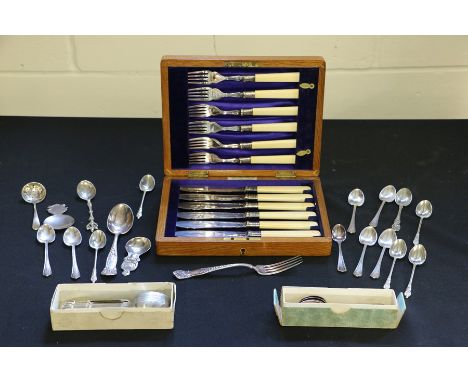 Silver plated items, to include a cased fish knife and fork set and various flatware, (qty)