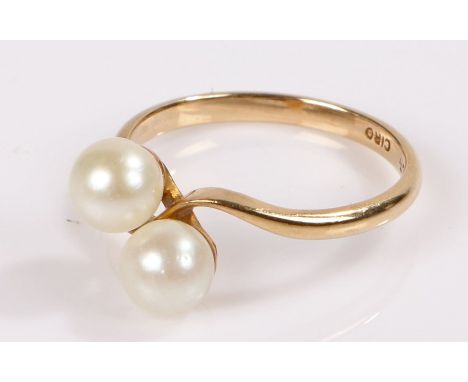 9 carat gold and pearl set ring, ring size N