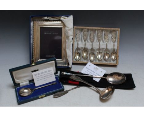 A COLLECTION OF HALLMARKED SILVER AND WHITE METAL CONSISTING OF A SAUCE LADLE BY WILLIAM BATEMAN - LONDON 1823, a modern copy