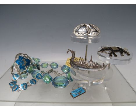 A COLLECTION OF VINTAGE AND SIAM SILVER JEWELLERY ITEMS, to include an unusual enamel 'French Telegram' pendant necklace, Sia