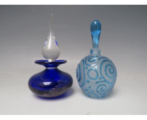 TWO ED BURKE E &amp; M STUDIO GLASS CONTEMPORARY SCENT BOTTLES, comprising a blue 'Doodle' pattern example and a deep blue / 