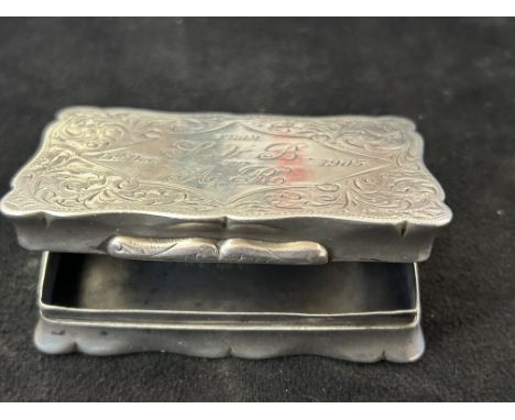 Silver snuff box inscription date 1905 Weight 80g hinge A/F 