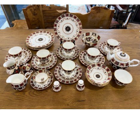 Staffordshire Pottery Tea/Dinner Service, comprising tea pot, milk jug, sugar bowl, seven large tea cups, 7 saucers, 6 x side