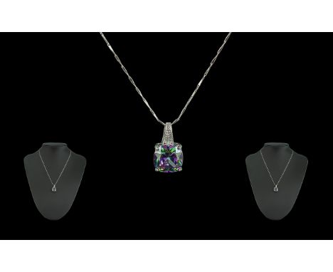 Mystic Topaz Pendant in silver; a large mystic topaz of approx. 12cts, set in silver, the large, faceted stone of vibrant col