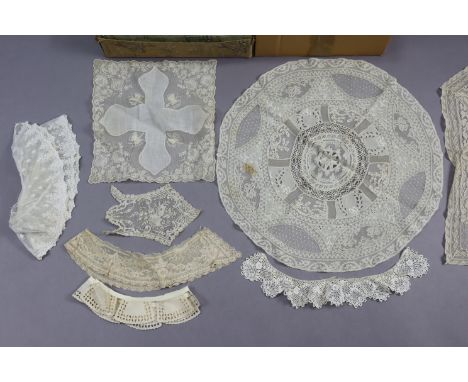 Various vintage lace &amp; cotton doilies; &amp; various vintage items of household linen. 