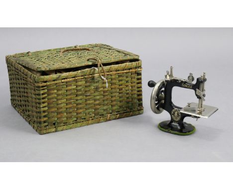 A vintage child’s Singer sewing machine, 6¾” high. 