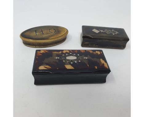 A 19th century snuff box, with tortoiseshell and silver coloured metal inlaid top, 9 cm wide, a horn snuff box, initialed H O