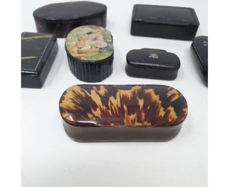 A 19th century horn snuff box, with a tortoiseshell lid, and six other snuff boxes (7) 