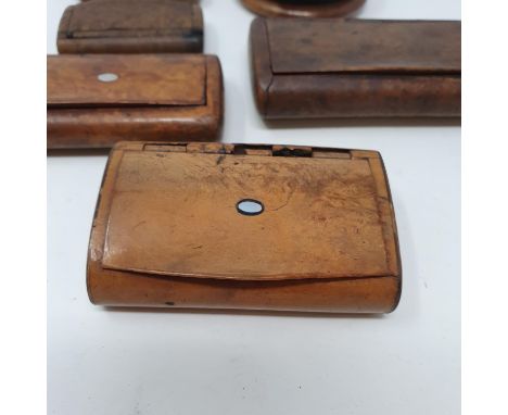 A 19th century fruitwood snuff box, 8 cm wide, and five other snuff boxes (6) 