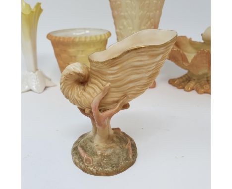 A Royal Worcester blush ivory vase, in the form of a conch shell, date mark for 1901, 10 cm high, and four other pieces (5)Co