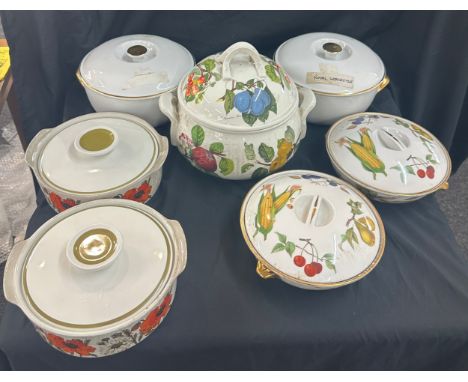 Selection of assorted tureens includes Royal worcester, J&amp;G Meakin etc 