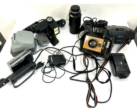 Selection of vintage and later cameras and lens, all untested 