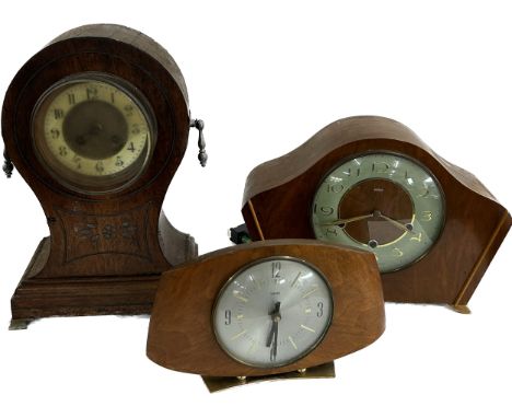 Selection 3 vintage wooden mantel clocks to include a balloon clock, 2 Smiths clocks, all untested