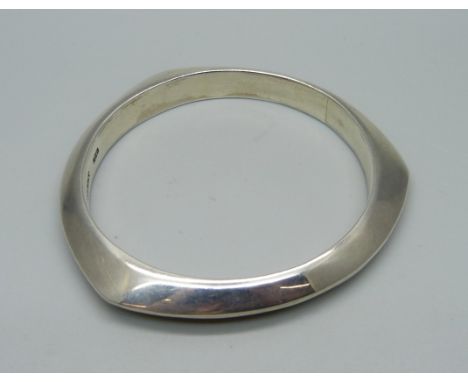 A Mexican silver bangle, 38g 