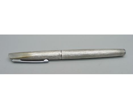 A Waterman Concorde cartridge pen, silver plated rhodium body with 18k white gold nib 