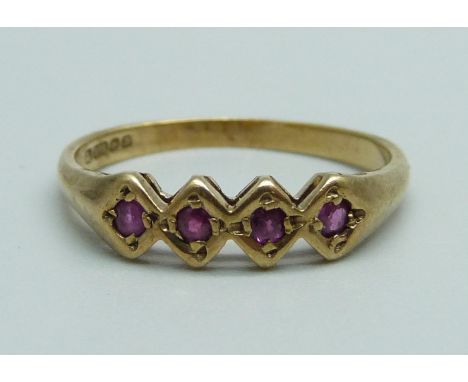 A 9ct gold and ruby ring, 2.1g, M 